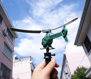Заводная игрушка "Летающий вертолет" зеленый ― Интернет-магазин оригинальных подарков Tuk-i-tuk.ru