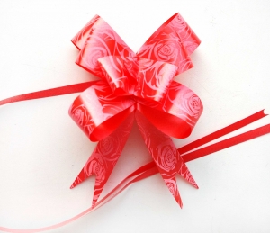 Красная с розами лента для создания банта 34х2 см. ― Интернет-магазин оригинальных подарков Tuk-i-tuk.ru