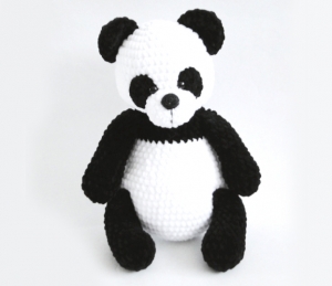 Вязанная игрушка мишка Панда  ручная работа   ― Интернет-магазин оригинальных подарков Tuk-i-tuk.ru