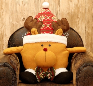 Новогодняя подушка-игрушка "Олененок"  ― Интернет-магазин оригинальных подарков Tuk-i-tuk.ru