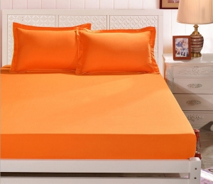 Оранжевая простынь на резинке 150 х 200 см.  ― Интернет-магазин оригинальных подарков Tuk-i-tuk.ru